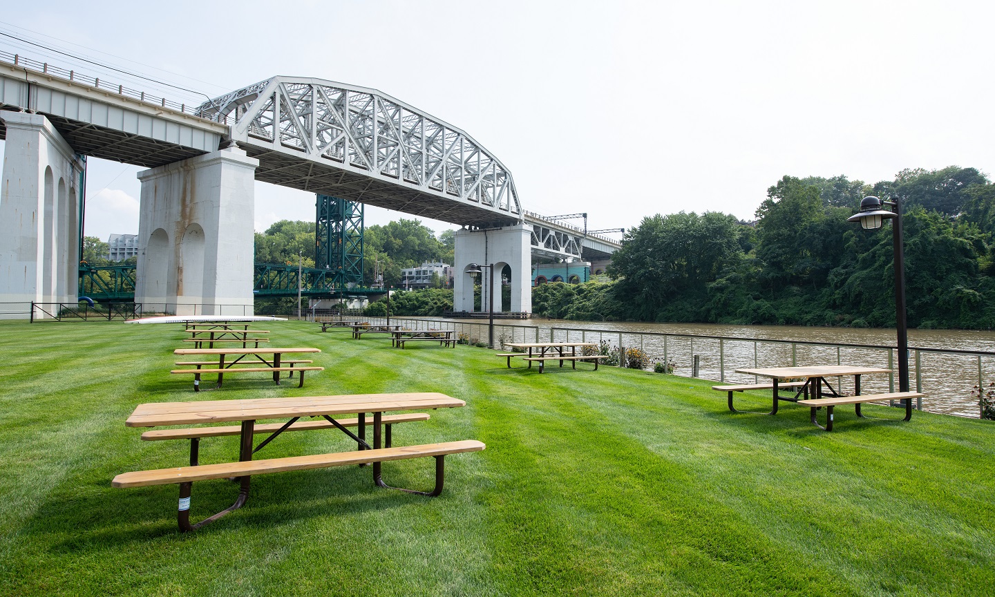 Thumb_Rivergate_Merwin-s-Lawn.jpg